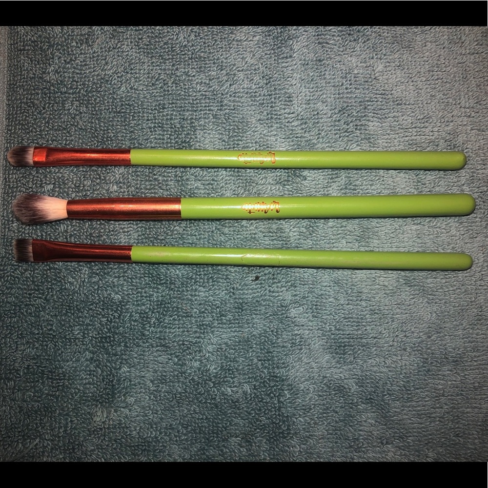 Alamar Vol. 1 eye brushes
